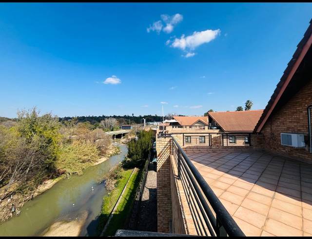 92M² OFFICE TO LET IN FOURWAYS